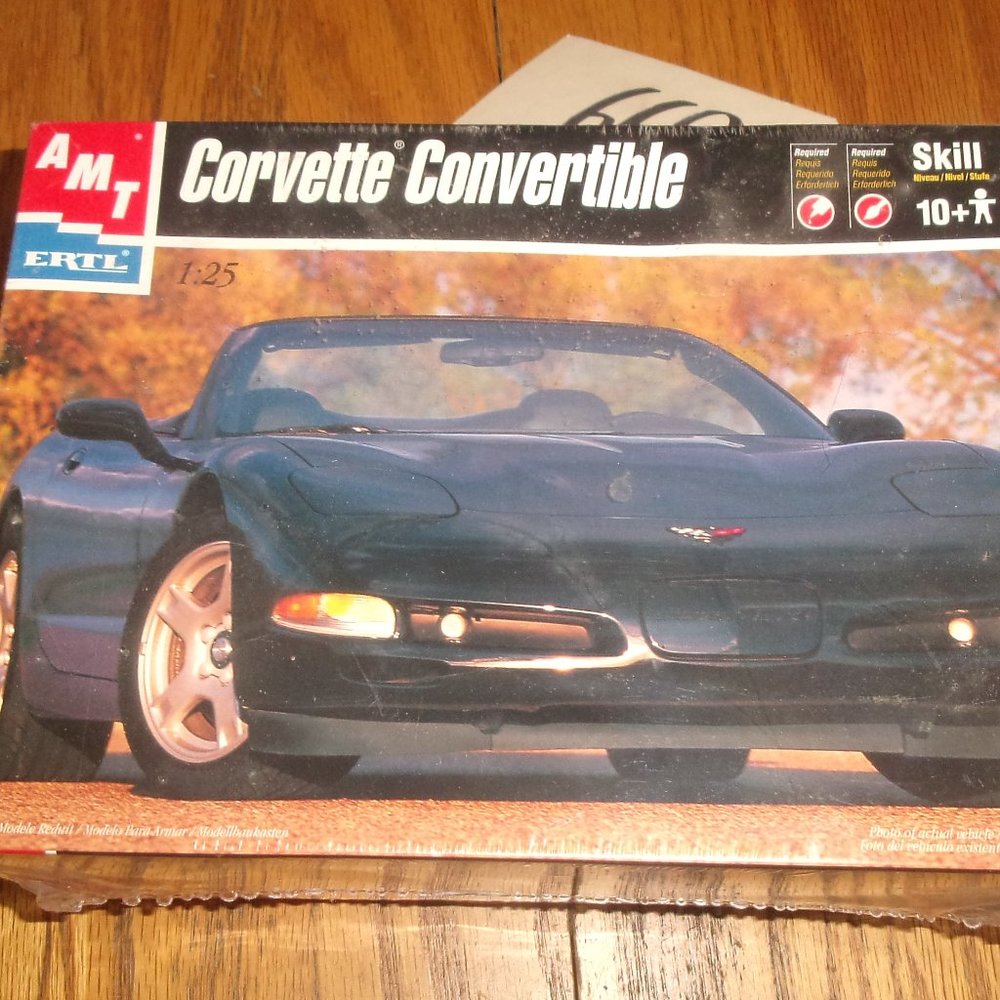 AMT Ertl model kit Covette Convertible skill 2 factory sealed